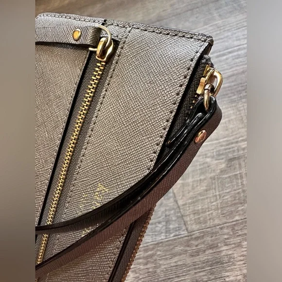 kate spade Mikas Pond Bee Zipper Wristlet - Metallic Silver Grey - Picture 12 of 17